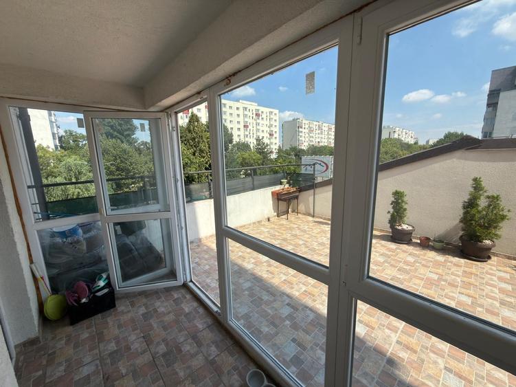 Apartament cu 3 camere decomandat în Berceni