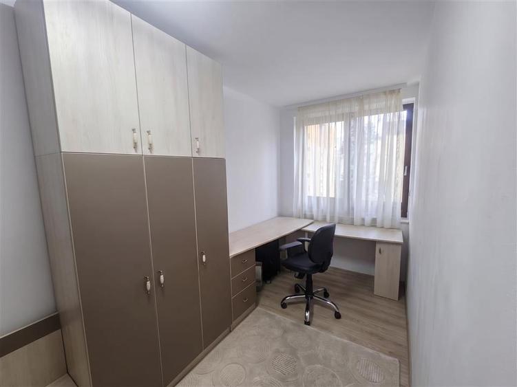 Apartament cu 3 camere semidecomandat, mobilat în Ultracentral