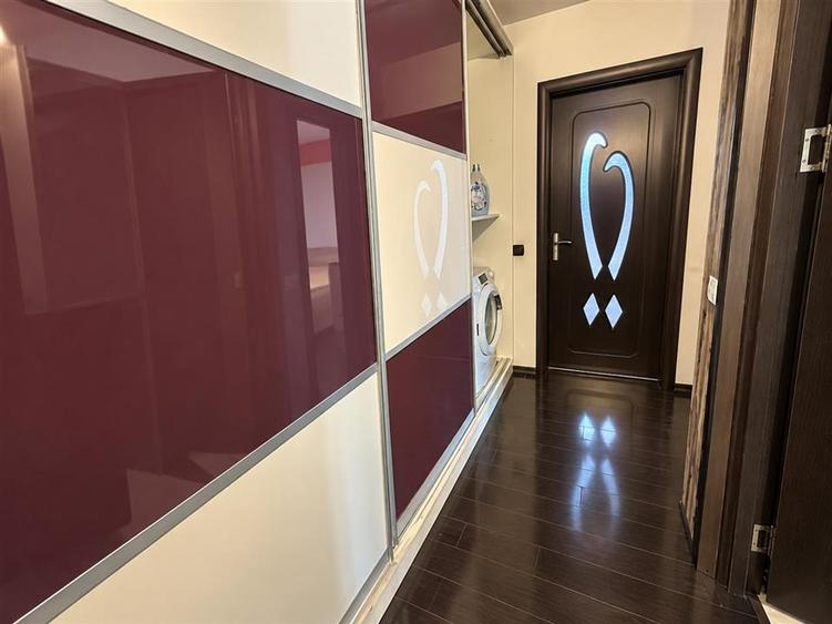 Apartament cu 3 camere decomandat, mobilat în Turnișor