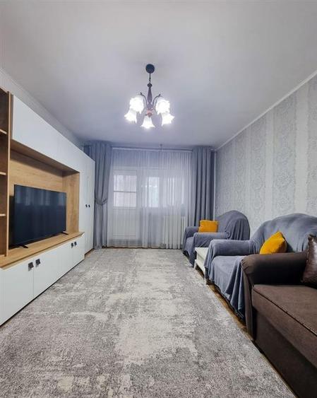 Apartament cu 3 camere decomandat, mobilat în Mircea cel Bătrân