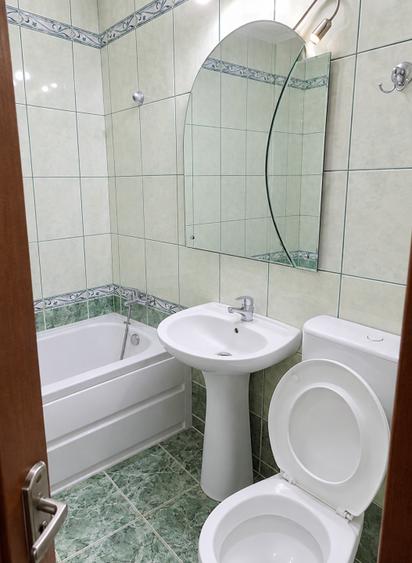 Apartament cu 3 camere decomandat, mobilat în Central