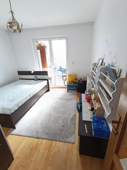 Apartament cu 3 camere decomandat, mobilat în Central