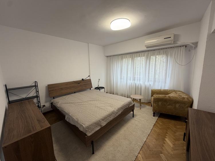 Apartament cu 3 camere decomandat, mobilat în P-ța Unirii