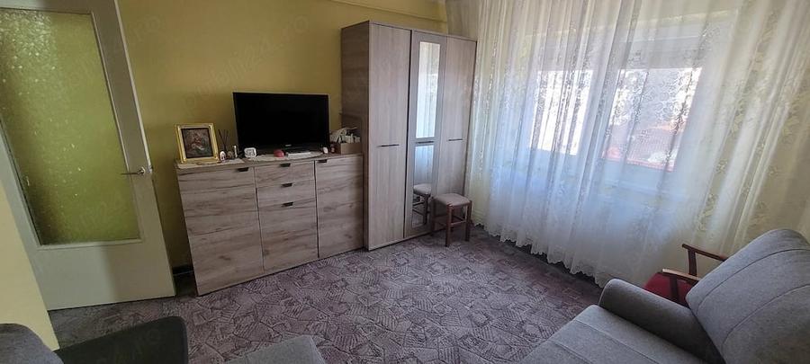 Apartament cu 2 camere decomandat în Intim