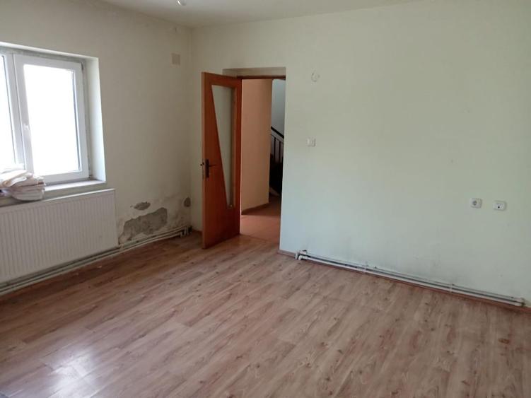 Casă individuală cu 5 camere cu Canalizare în Abator