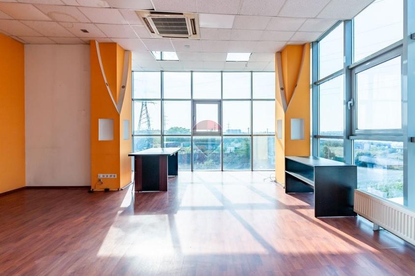 Spațiu industrial, de 1,550 mp, în Glina