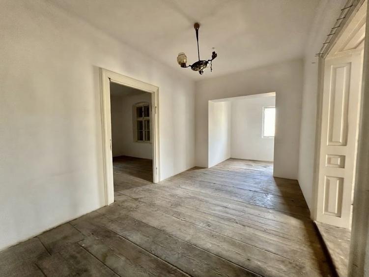 Casă individuală cu 3 camere cu Teren 354 Mp în Tractorul