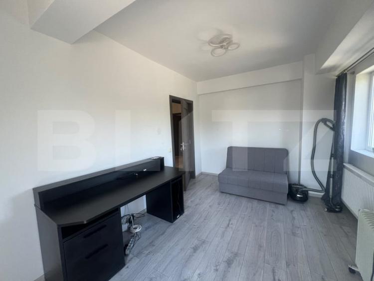 Apartament cu 3 camere semidecomandat în Florești