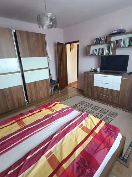 Casă cu 5 camere cu Teren 1000 Mp în Luna