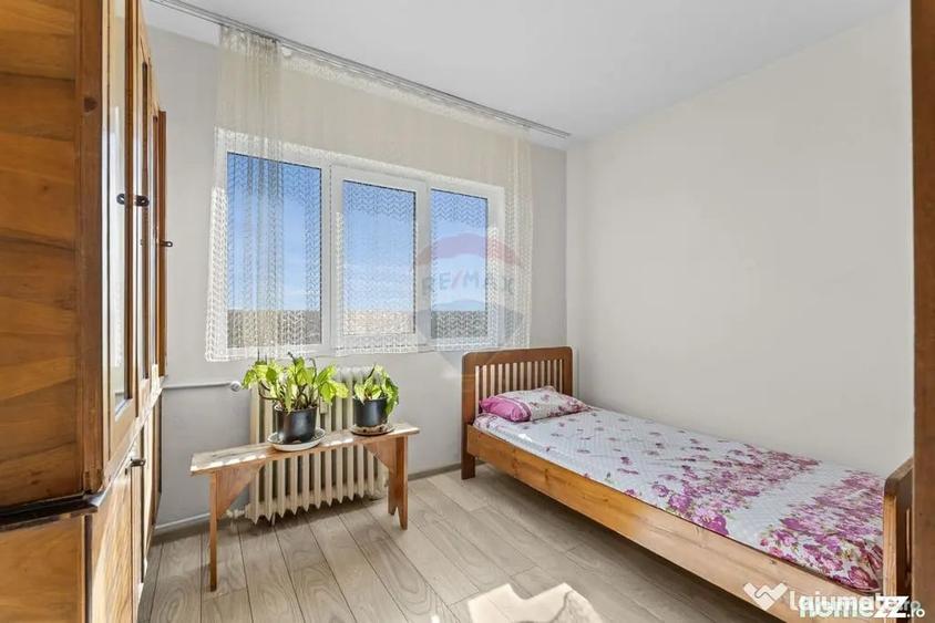 Apartament cu 3 camere semidecomandat în Central