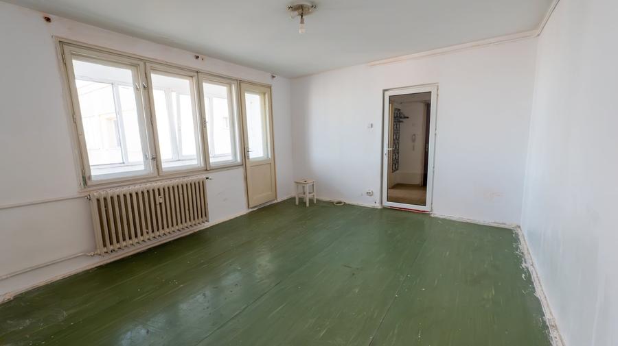 Apartament cu 3 camere semidecomandat în Colentina
