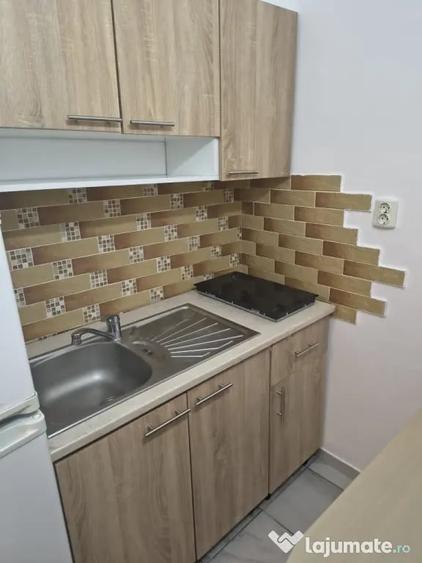 Garsonieră decomandată în Central