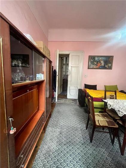 Apartament cu 3 camere circular în P-ța Unirii