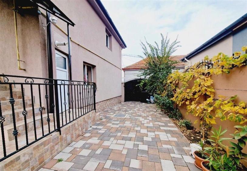 Casă cu 6 camere cu Teren 190 Mp în Ultracentral