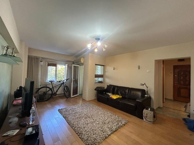 Apartament cu 3 camere în Calea Călărașilor