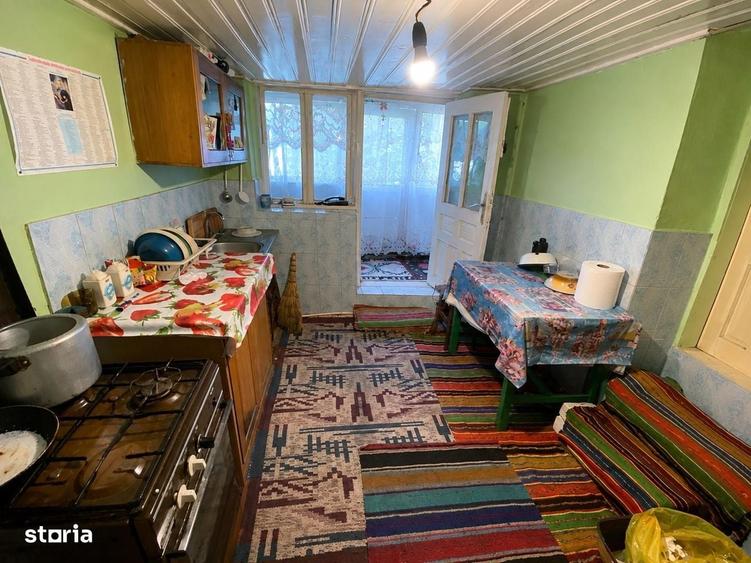 Casă cu 4 camere cu Teren 1600 Mp în Central