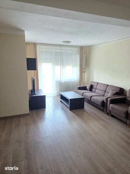 Apartament cu 3 camere în Cetate