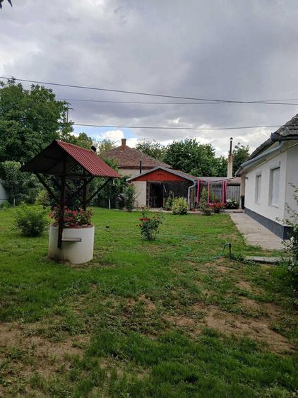Casă cu 4 camere decomandat în Central