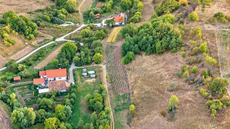 Teren de 3200 mp, în Inucu