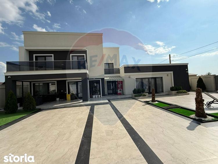 Casă cu 6 camere cu Teren 560 Mp în Malu Mare