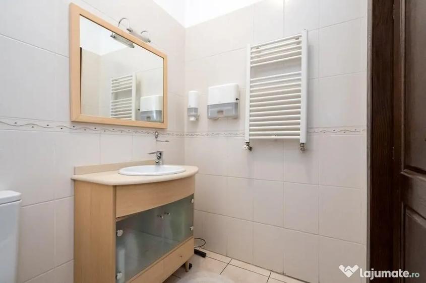 Apartament cu 5 camere decomandat, mobilat în Armeneasca