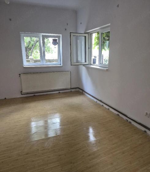 apartament 2 camere la curte - 2