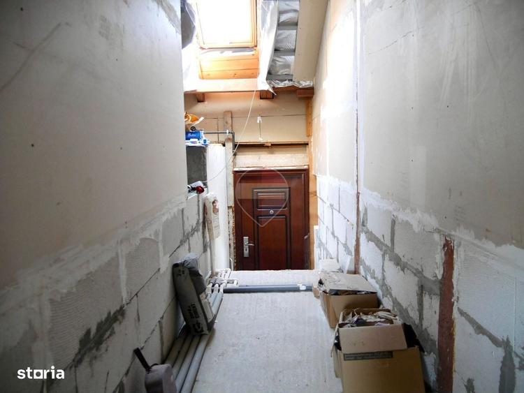 Apartament cu 4 camere decomandat în Cetate