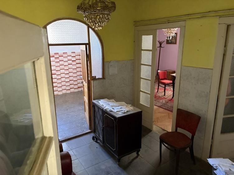 Casă cu 4 camere în Central