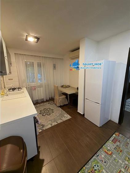 Apartament cu 3 camere semidecomandat, mobilat în Berceni