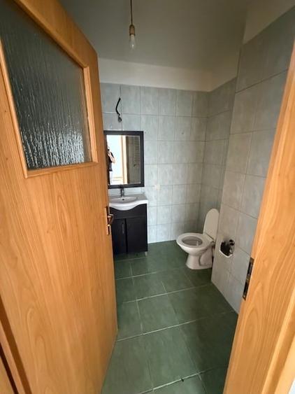Apartament cu 3 camere semidecomandat în Doamna Ghica
