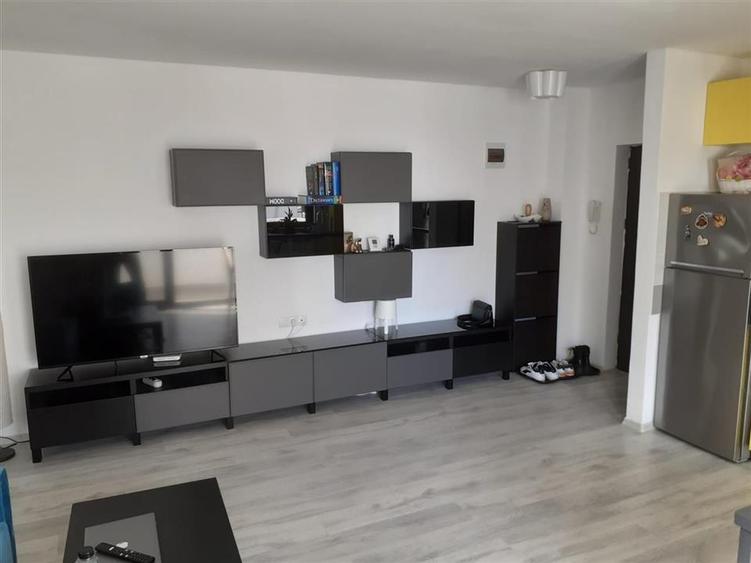 Apartament cu 2 camere semidecomandat, mobilat în Mihai Viteazul