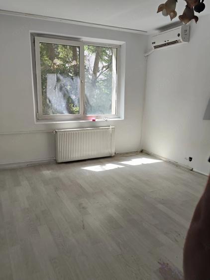 Apartament cu 3 camere semidecomandat în Liviu Rebreanu