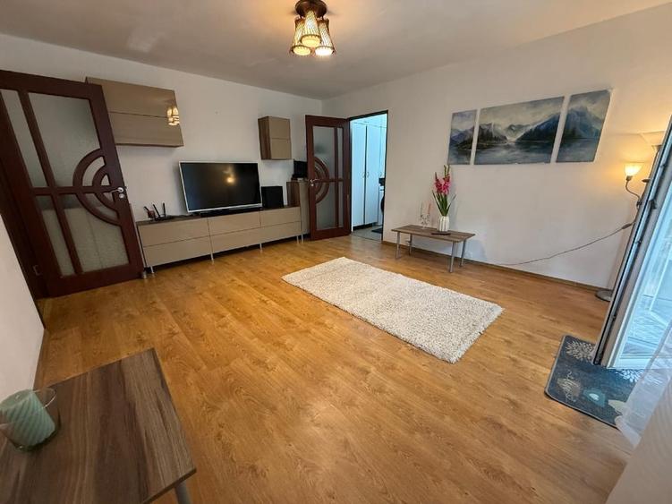 Apartament cu 3 camere semidecomandat, mobilat în Brazda lui Novac