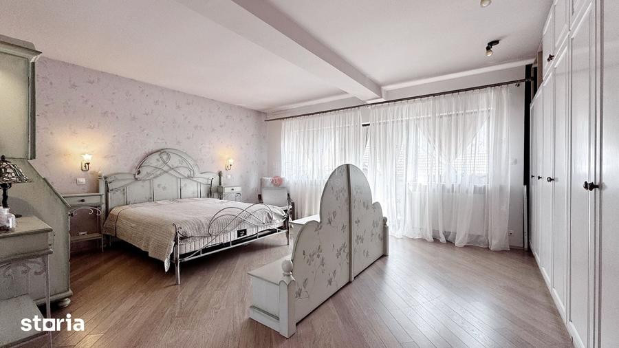 Casă cu 8 camere cu Teren 280 Mp în Central