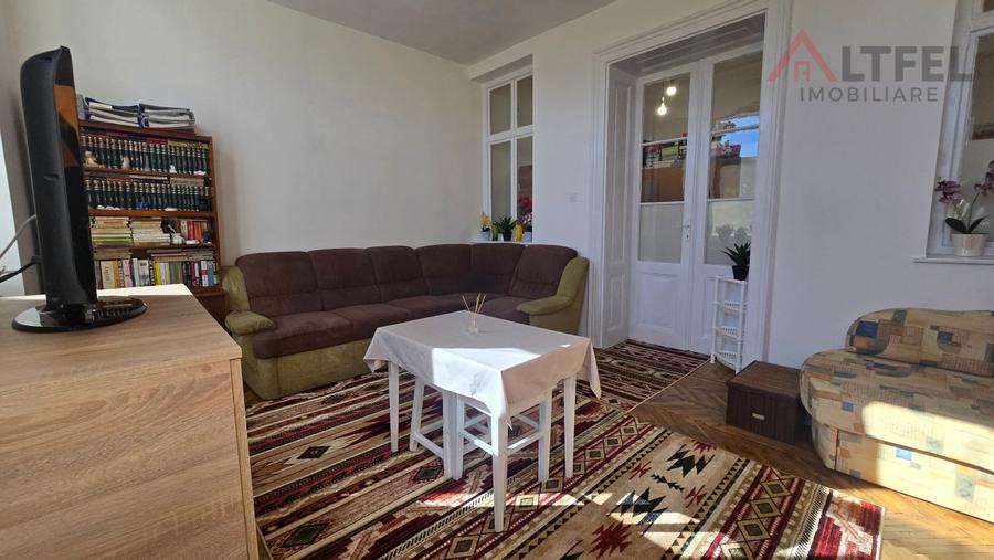 Apartament cu 3 camere semidecomandat în Central