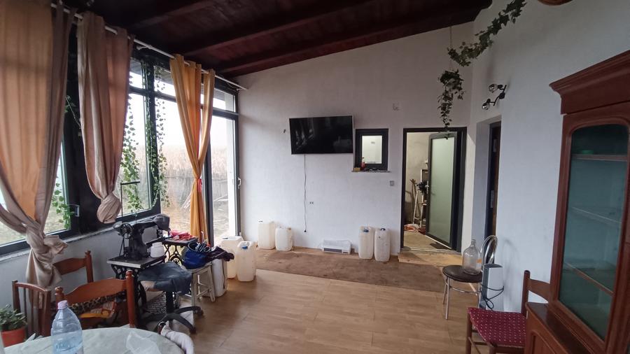 Casă individuală cu 5 camere cu Canalizare în Măgura