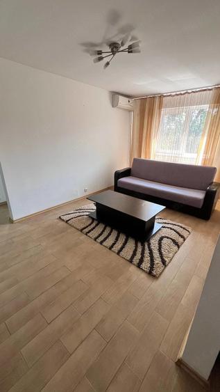 Apartament cu 3 camere semidecomandat în Apusului