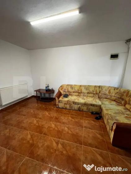 Apartament cu 3 camere semidecomandat în Unirea