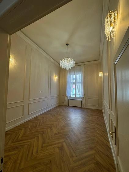 Apartament cu 4 camere semidecomandat în Ultracentral