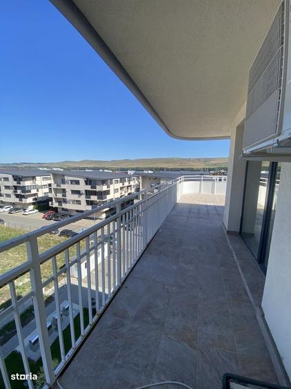 Apartament cu 3 camere semidecomandat în Ciupercenii Noi