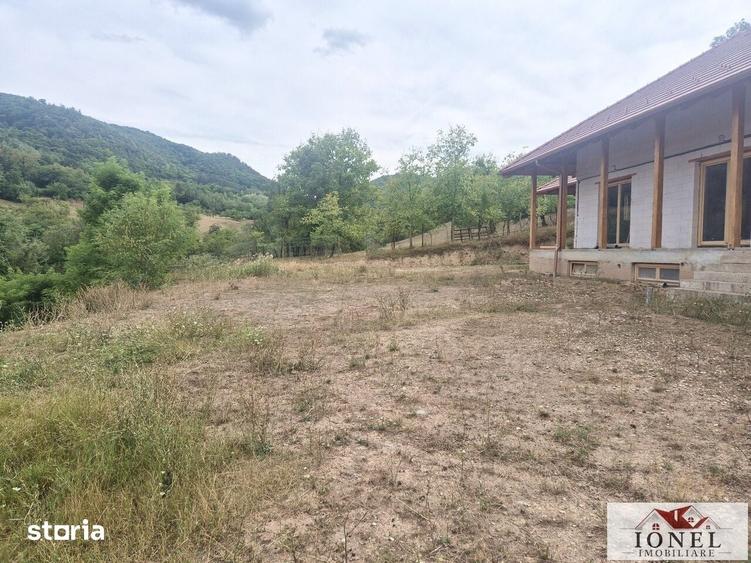 Casă cu 3 camere cu Teren 6296 Mp în Meteș