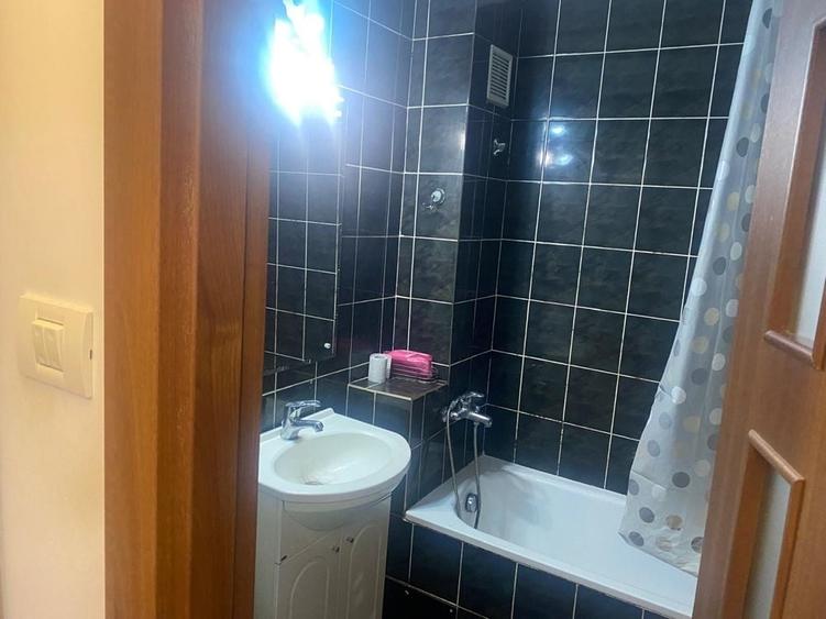 Inchiriez apartament 3 camere - 1
