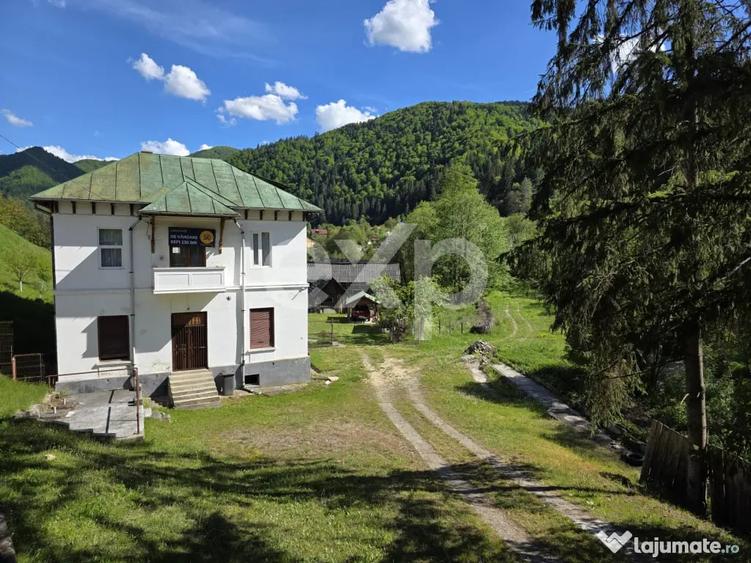 Casă cu 6 camere cu Teren 15524 Mp în Voineasa