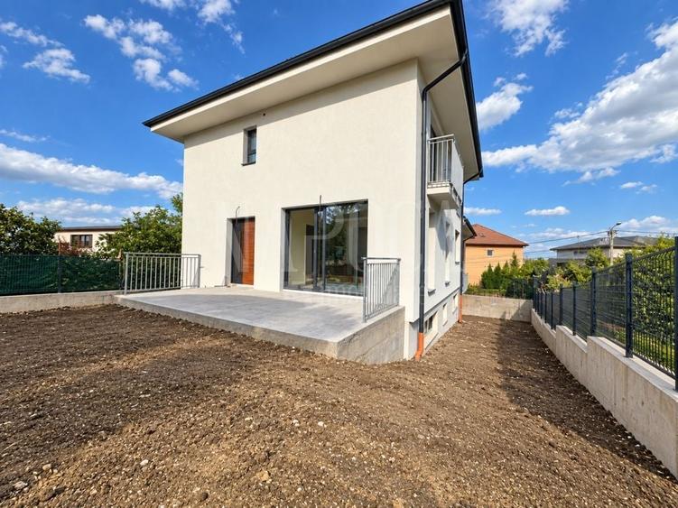 Duplex cu 4 camere cu Canalizare în Andrei Mureșanu