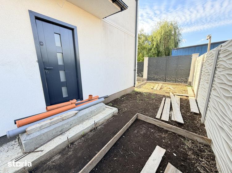 Casă cu 5 camere cu Teren 158 Mp în Glina