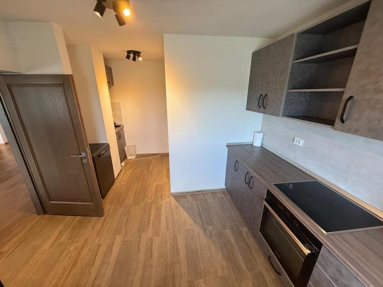 Apartament cu 4 camere semidecomandat în Unirii
