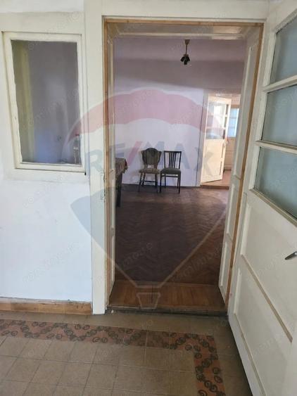Casă cu 6 camere cu Teren 250 Mp în Central
