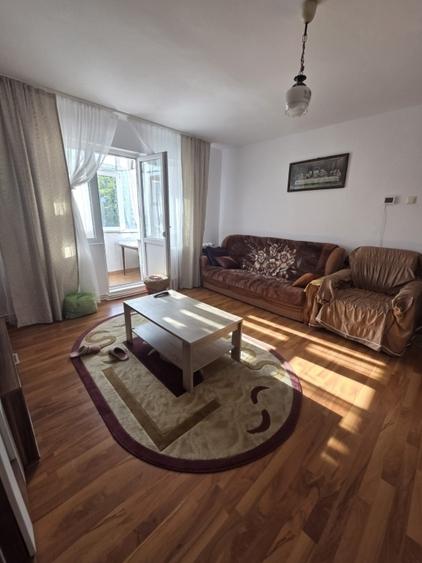 Apartament cu 3 camere semidecomandat în Alexandru cel Bun