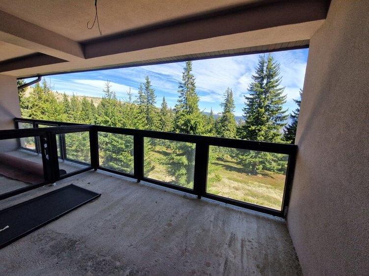 Duplex cu 12 camere cu Teren 1000 Mp în Romanii de Sus