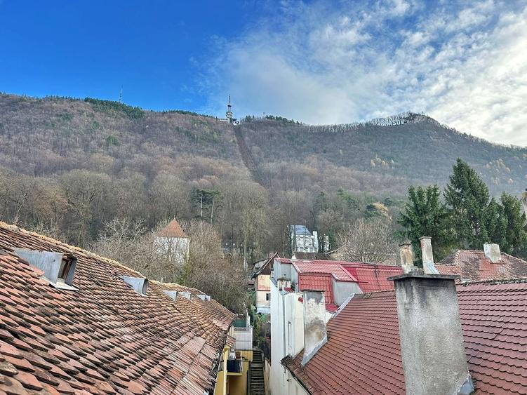 Apartament cu 6 camere nedecomandat în Centrul Istoric
